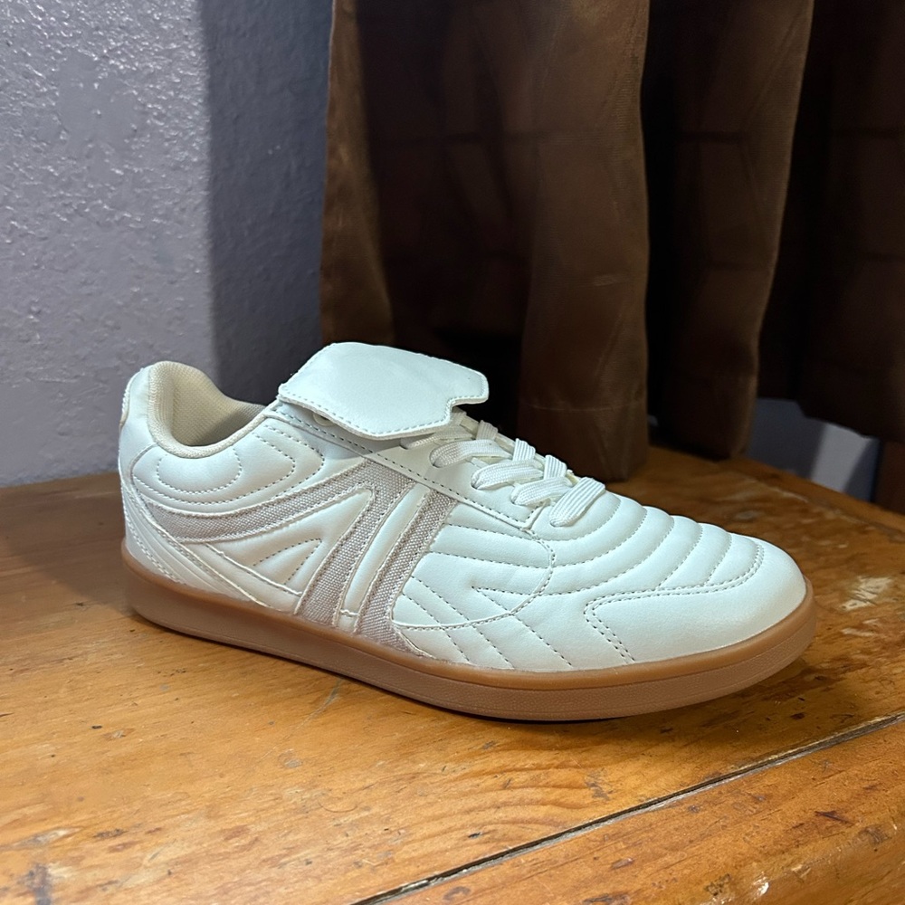 Madrid White/Multi 8.5
Steve Madden